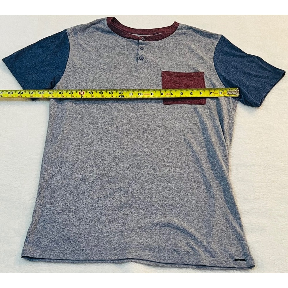 On The Byas Mens Colorblock Henley T-Shirt Grey Blue Burgundy Pocket Size M - Picture 2 of 4